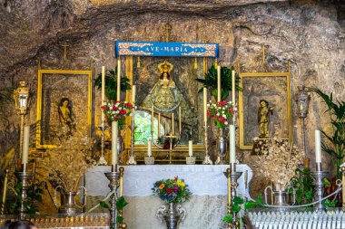 MIJAS, İspanya - 2 Ekim 2022: Katolik Kilisesi - Ermita de la Virgen de la Pea, İspanya 2 Ekim 2022