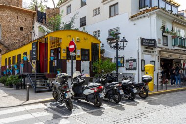 MIJAS, İspanya - 2 Ekim 2022: Mijas, İspanya 'da rahat beyaz sokaklar