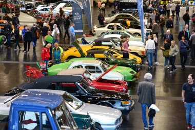 Salzburg 'da bir sergide klasik araba (Avusturya)