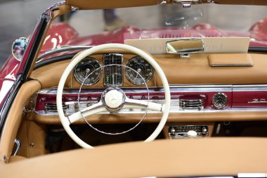 Salzburg 'da bir sergide klasik araba (Avusturya)