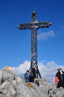 Katringipfel (1542 metre) ve Katrinalm (1393 metre) Bad Ischl 'de (Salzkammergut, Gmunden Bölgesi, Yukarı Avusturya)