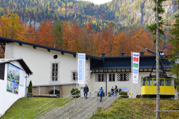 秋にザルツカンマーグートのクリッペンシュタインへのケーブルカー オーストリア オーストリアのアッパー オーストリア グムンデン地区オーバーローン — ストック写真