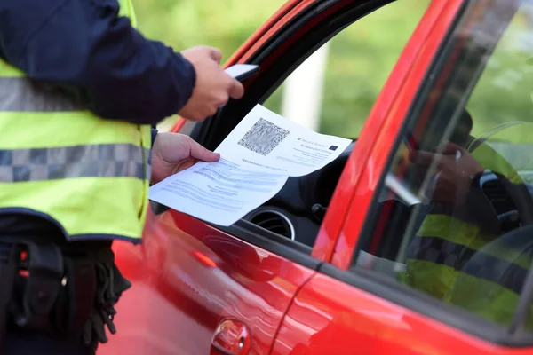 Corona 'dan çıkış kontrolleri silahlı kuvvetler ve polis Gmunden, Avusturya ve Avrupa tarafından yüksek oranda risk içeren bölgeden yapılıyor.