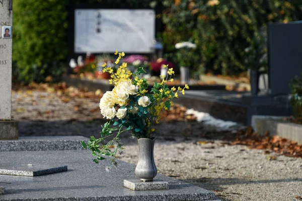 Grave Korsar Rad Kyrkogården Wels Österrike Europa — Stockfoto