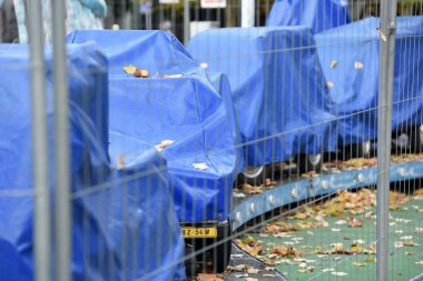 Linz 'in Volksgarten' indeki Advent pazarındaki kapalı tezgahlar, pazarın başlaması sonrasında gerçekleşti.