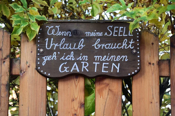 Schild Wenn Meine Seele Urlaub Braucht Gehe Ich Meinen Garten — Stockfoto