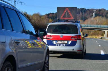 Oberwang yakınlarındaki A1 otoyolunun bir elektrik hattı, Yukarı Avusturya, Avusturya ve Avrupa üzerindeki çalışmalar nedeniyle kapatılması