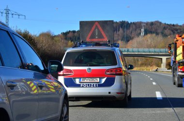Oberwang yakınlarındaki A1 otoyolunun bir elektrik hattı, Yukarı Avusturya, Avusturya ve Avrupa üzerindeki çalışmalar nedeniyle kapatılması