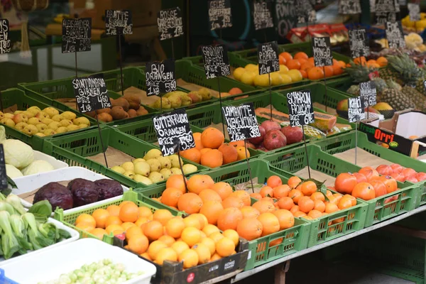 Viyana, Avusturya ve Avrupa 'daki ünlü yeşil pazar Naschmarkt