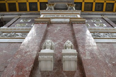 Bavyera 'daki Walhalla anıtı önemli Alman kişiliklerinin mermer büstleriyle dolu.