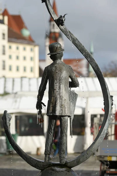 Statue Des Berühmten Komikers Karl Valentin Auf Dem Viktualienmarkt München — Stockfoto