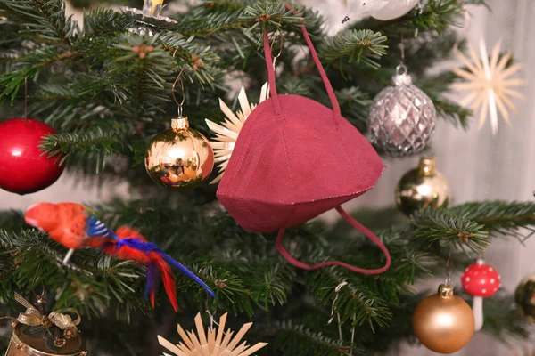 Ffp2 Mask Hangs Christmas Tree Austria Europe — Stock Photo, Image