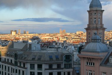 Akşam güneşinde Viyana 'nın çatıları, 