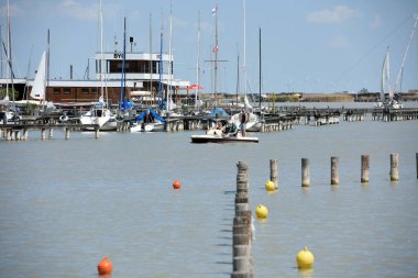 Burgenland, Avusturya 'daki Neusiedl Gölü' ndeki Pas Plajı