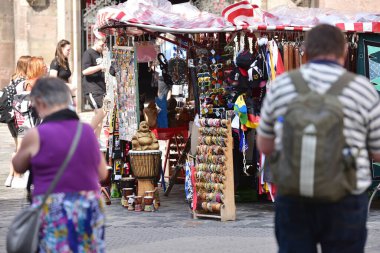 Nuremberg 'in merkezindeki bir pazarda dur