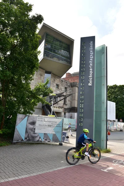 ドイツ バイエルン州ニュルンベルクで開催された旧ナチス党集会会場のドキュメントセンター — ストック写真