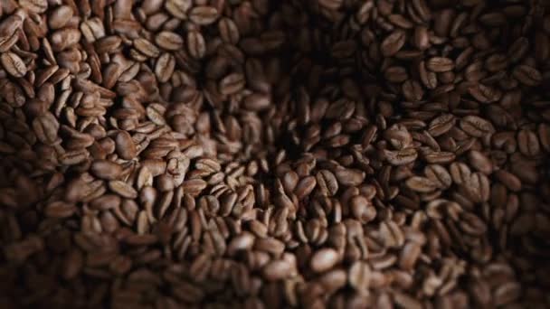 Grains Café Torréfiés Dans Broyeur Tombant Intérieur Machine — Video