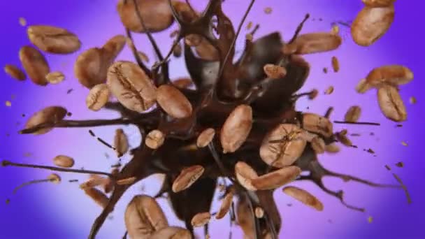 Färska Rostade Kaffebönor Sprutar Slow Motion — Stockvideo