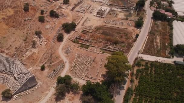 Die antike Stadt Letoon mit einem Amphitheater und einem zerstörten Tempel der Göttin Leto, Türkei. — Stockvideo