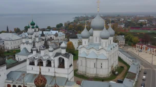 Kremlin van de oude Russische stad Rostov. Luchtzicht. — Stockvideo