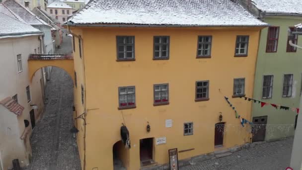 Stary dom, w którym, według legendy, urodził się hrabia Dracula. Sighisoara Rumunia. — Wideo stockowe