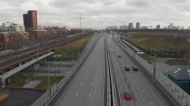 Kuzey-Doğu Otoyolu, Moskova 'da sürekli hareket halinde olan ve inşaat halindeki birinci sınıfın şehir genelinde önemi olan trafikten arındırılmış ana cadde.