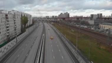 Kuzey-Doğu Otoyolu, Moskova 'da sürekli hareket halinde olan ve inşaat halindeki birinci sınıfın şehir genelinde önemi olan trafikten arındırılmış ana cadde.