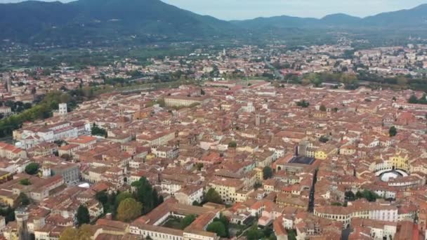 Vista aérea de la antigua ciudad Lucca, Italia, región de Toscana. — Vídeos de Stock