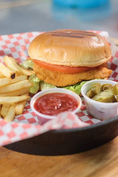 Csirke Burger Junk Food Gyorsétterem Bár — Stock Fotó