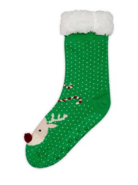 Beyaz arka planda Noel çorapları