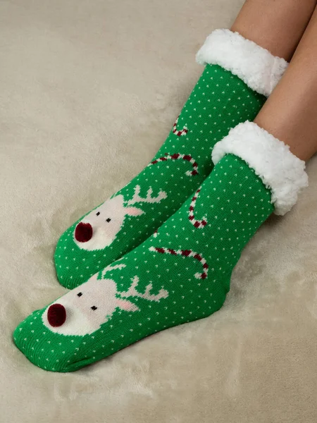 Women Feet Bed Warm Christmas Socks Cropped Image — Stock Photo, Image