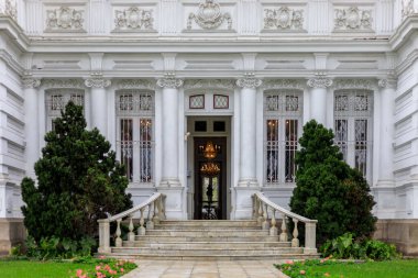 Lima, Peru 'dan Barranco bölgesindeki Pedro de Osma müzesinin güzel ana girişi.