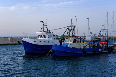 Tel Aviv-Yafo, İsrail - 28 Ekim 2021: Yafo limanında balıkçı tekneleri.