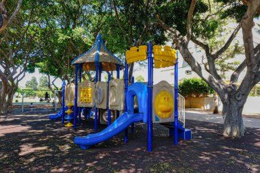 Bat-Yam, İsrail - 12 Mayıs 2022: Bat-Yam, İsrail 'de çocuk oyun alanı.