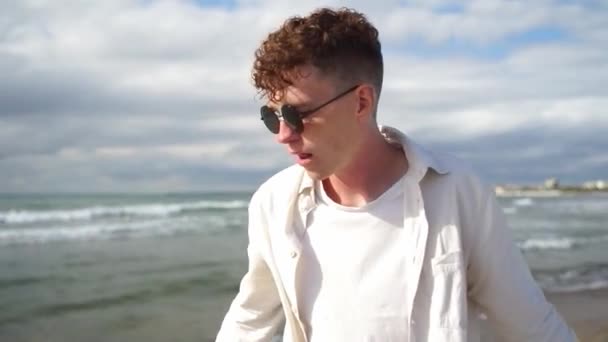 Guy Curly Hair Glasses His Face Standing Background Sea Smiling — Stockvideo
