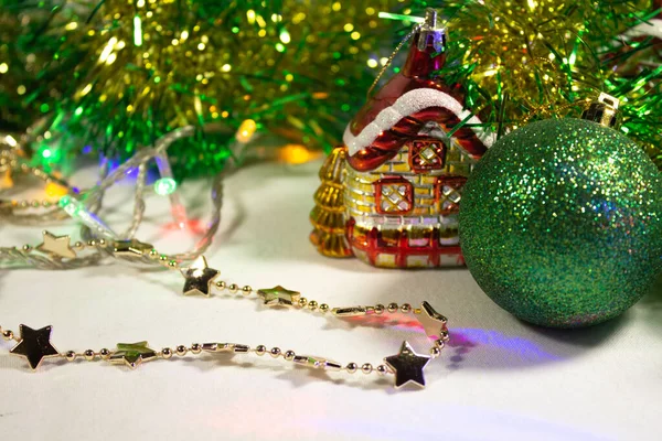 Neujahr Weihnachtsdekoration Hintergrund Ist Der Christbaumschmuck Rotes Haus Kugel Und — Stockfoto