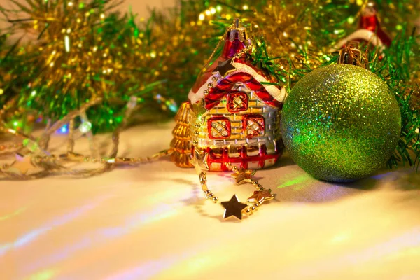 Neujahr Weihnachtsdekoration Hintergrund Ist Der Christbaumschmuck Rotes Haus Kugel Und — Stockfoto