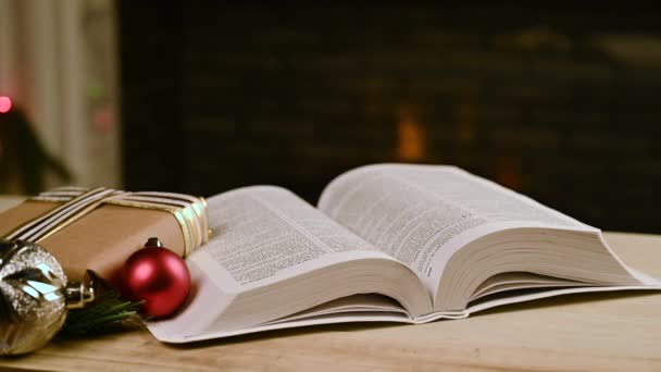 Close Open White Bible Some Christmas Decorations Fireplace Background Copy — 图库视频影像