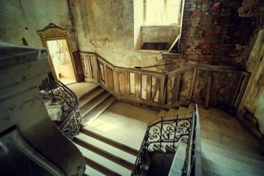 Polky Kalesi davetle yeniden inşa ediliyor