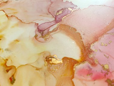 Pembe ve altın kaplamalı soyut sıvı turuncu arka plan