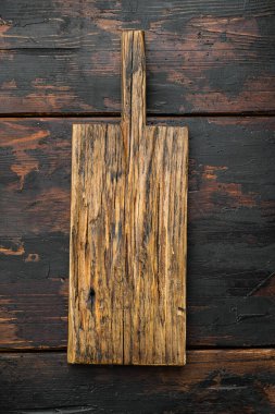 Boş ahşap kesme tahtası seti, üst görünüm düz yatak, metin veya yiyecek için kopyalama alanı, eski koyu ahşap masa arka planı