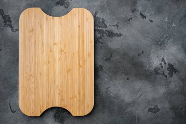 Bambu mutfak kesme tahtası boş metin ya da yiyecek için boş, üst görünüm düz, gri taş masa arka planı
