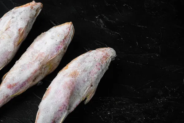 Mullet Vermelho Congelado Conjunto Peixe Cru Barabulka Fundo Mesa Pedra — Fotografia de Stock