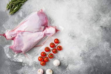 Türkiye bacakları vakum paketi seti, üst görünüm düzlüğü, metin için kopyalama alanı, gri taş masa arkaplanı