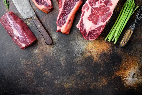 Various Cuts Marbled Beef Meat Dry Aged Steaks Set Tomahawk — Zdjęcie stockowe