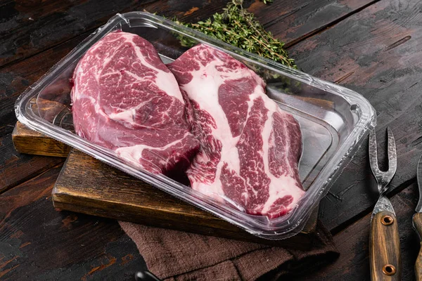 Ensemble Viande Sous Vide Non Ouvert Sur Vieux Fond Table Images De Stock Libres De Droits