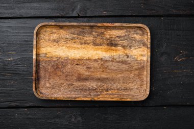 Kürek kesme veya servis tahtası seti, üst görünüm düz yatay, metin veya ürününüz için kopya alanı, siyah ahşap masa arkaplanı üzerinde