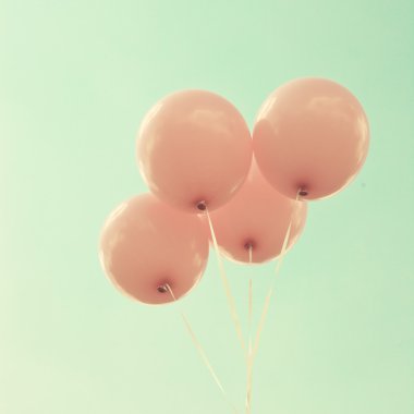 dört vintage pembe balonlar