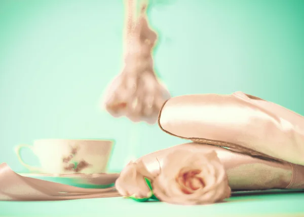 Ballet shoes and roses — Stock Photo, Image