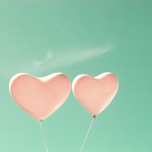 Globos de amor en el cielo de menta — Foto de Stock